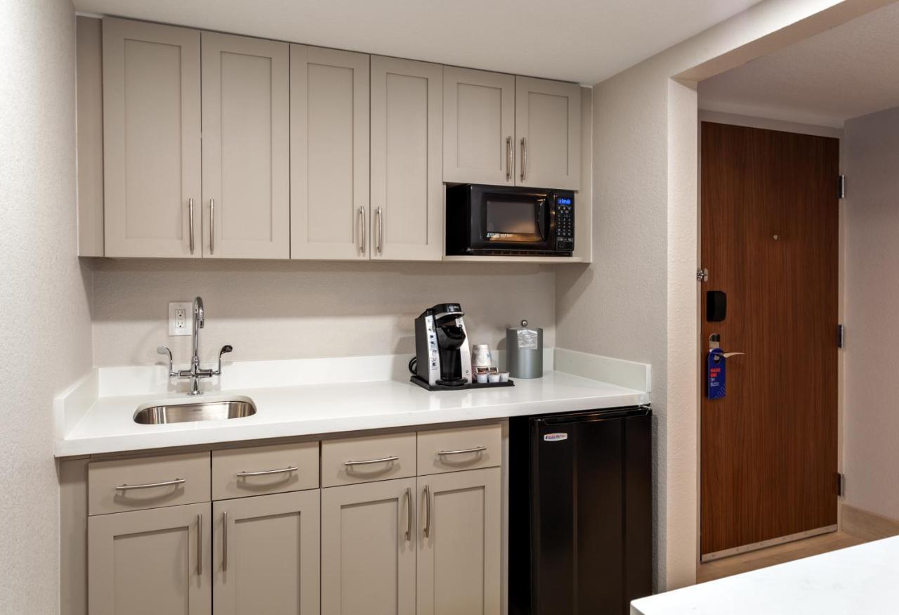 Holiday Inn Express Tampa-Brandon By Ihg Экстерьер фото