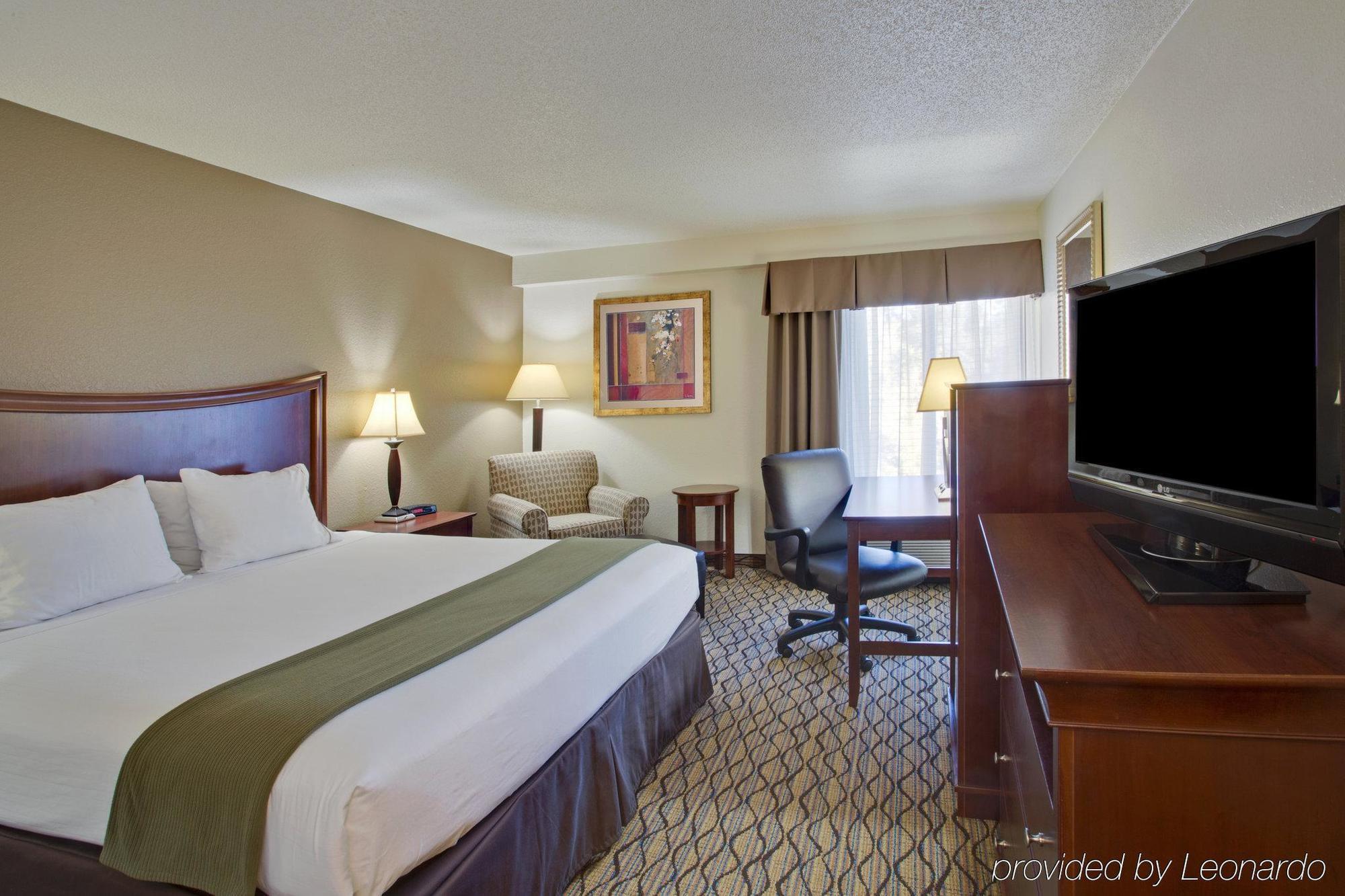 Holiday Inn Express Tampa-Brandon, An Ihg Hotel Экстерьер фото