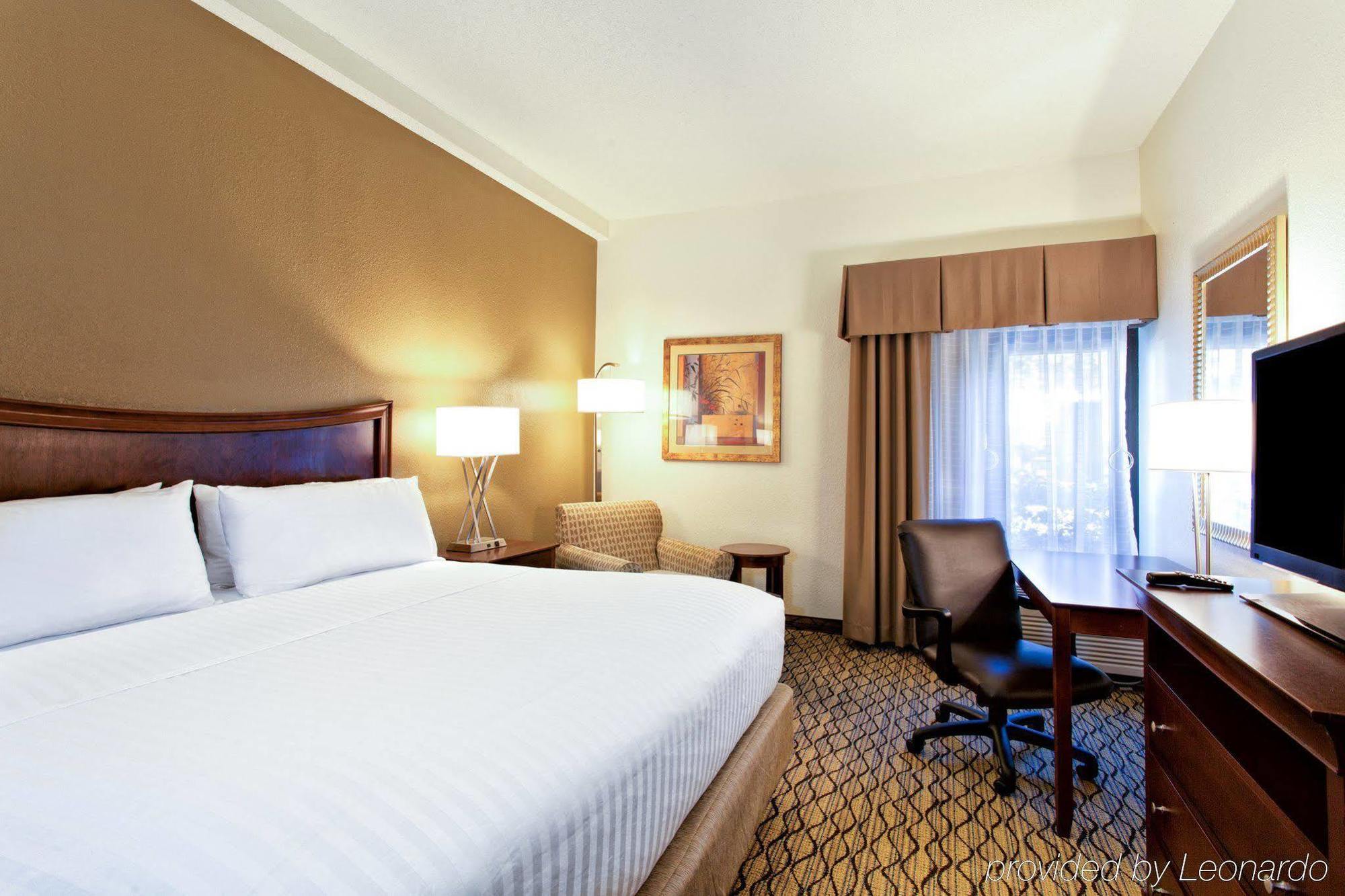 Holiday Inn Express Tampa-Brandon, An Ihg Hotel Экстерьер фото