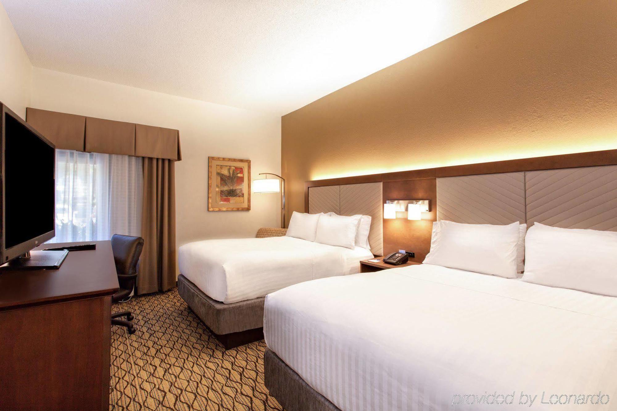 Holiday Inn Express Tampa-Brandon, An Ihg Hotel Экстерьер фото