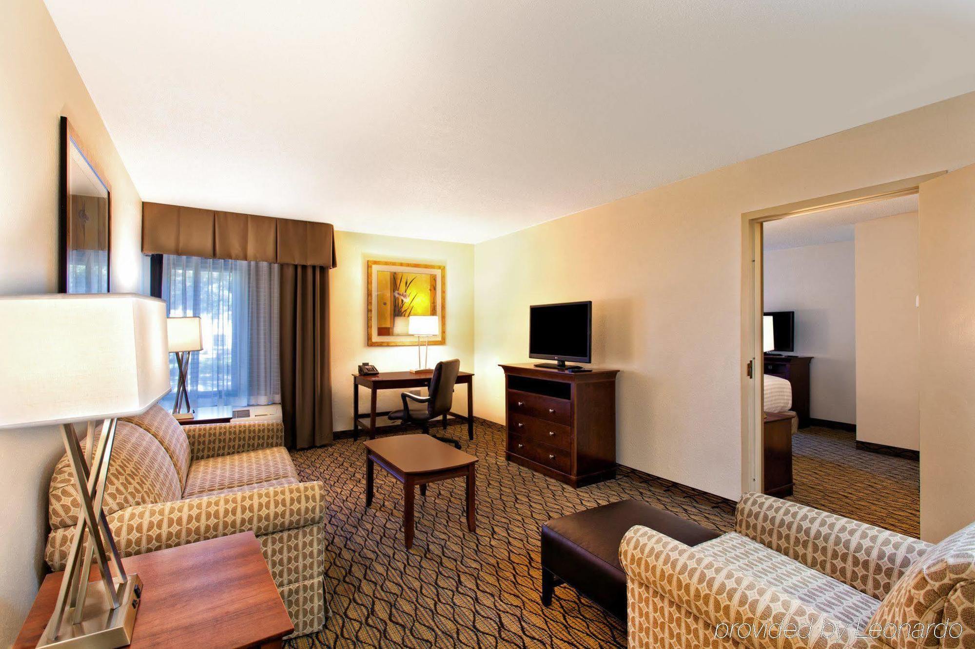 Holiday Inn Express Tampa-Brandon, An Ihg Hotel Экстерьер фото