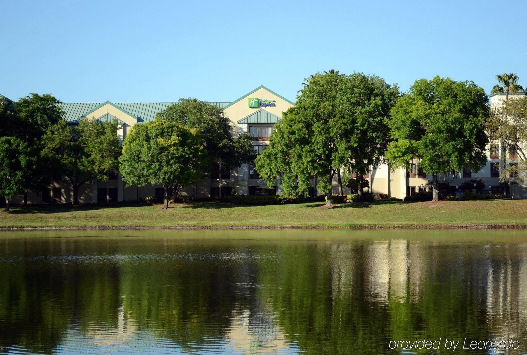 Holiday Inn Express Tampa-Brandon, An Ihg Hotel Экстерьер фото