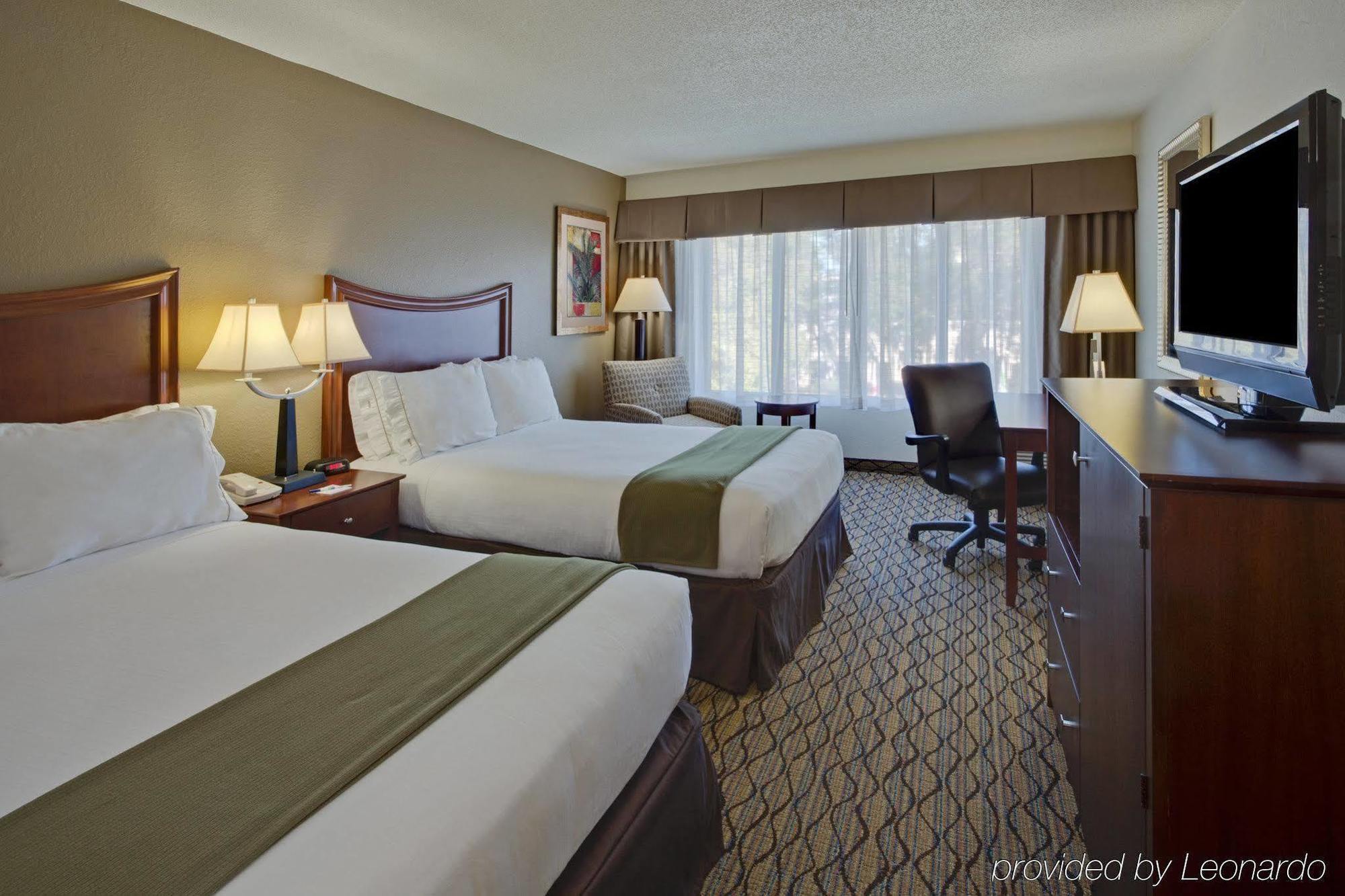 Holiday Inn Express Tampa-Brandon, An Ihg Hotel Экстерьер фото