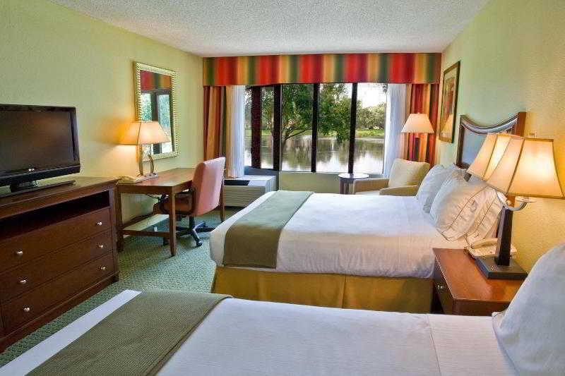 Holiday Inn Express Tampa-Brandon, An Ihg Hotel Экстерьер фото